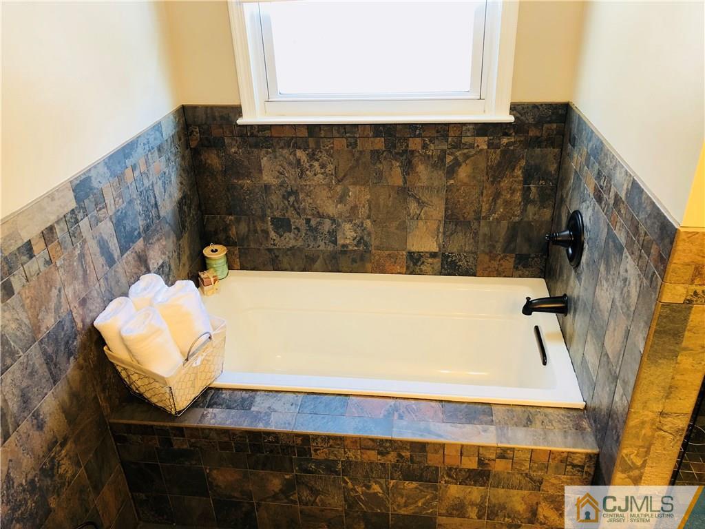 17 Sweet Gum Road Howell, NJ 07731 - Photo 9 of 24 Gallery Image 9