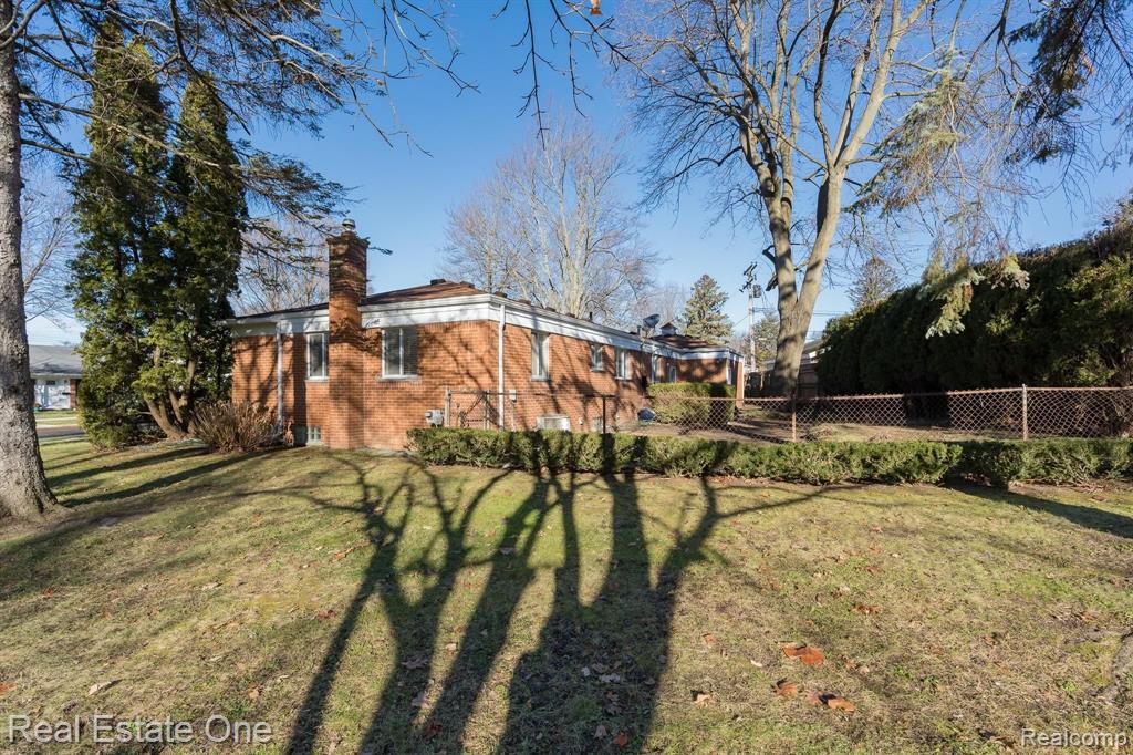 1216 Sycamore Drive Rochester, MI 48307 - Photo 29 of 31