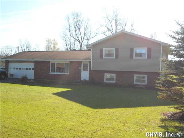 16 Castle Road Minetto, NY 13126 - Photo 1 of 1 Exterior Front