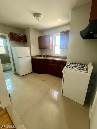 $2,300 | 95 Alexander Street, Newark, NJ 07106