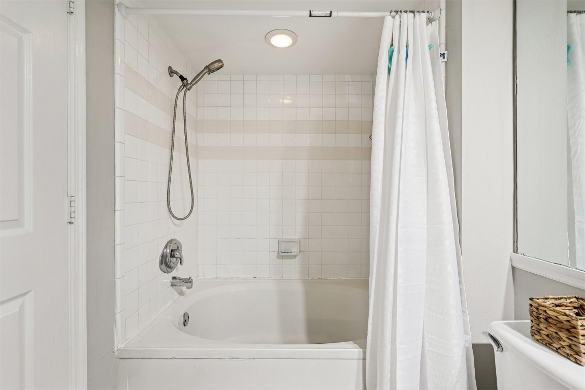 31183 Paradise Cmns, Unit 713 Fernandina Beach, FL 32034 - Photo 22 of 35 a bathroom with a bathtub and shower