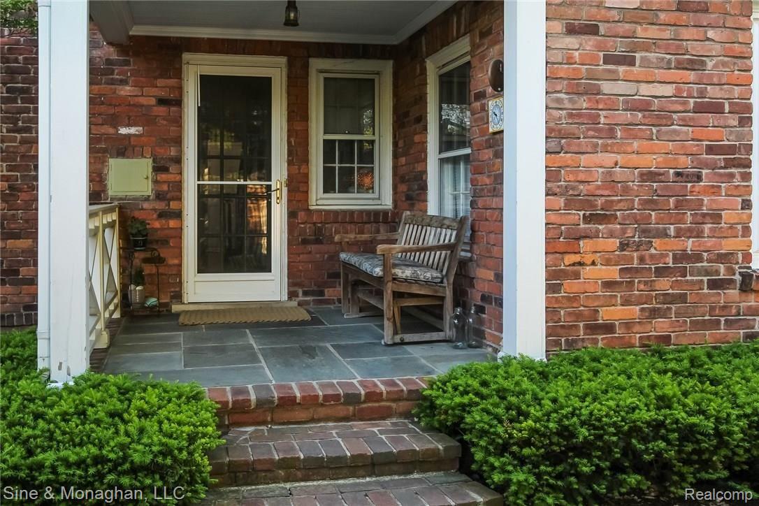 800 Washington Road Grosse Pointe, MI 48230 - Photo 38 of 43 038-Rear_View-4214110-medium.jpg