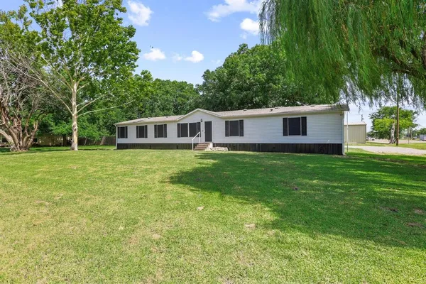 $219,000 | 201 South Main Street, Dodd City, TX 75438