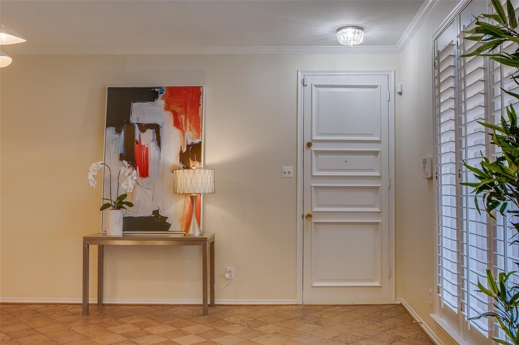 6314 Bandera Avenue, Unit C Dallas, TX 75225 - Photo 5 of 40 a view of kitchen and living room