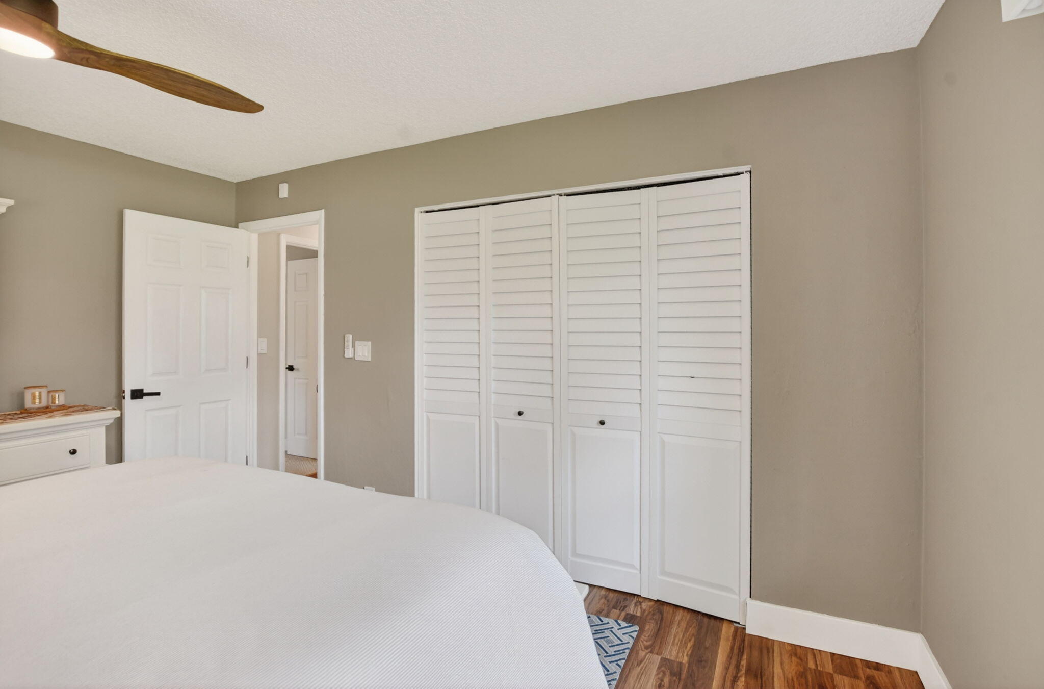 6951 Northeast 7th Avenue Boca Raton, FL 33487 - Photo 38 of 60 38-web-or-mls-DSC_2136