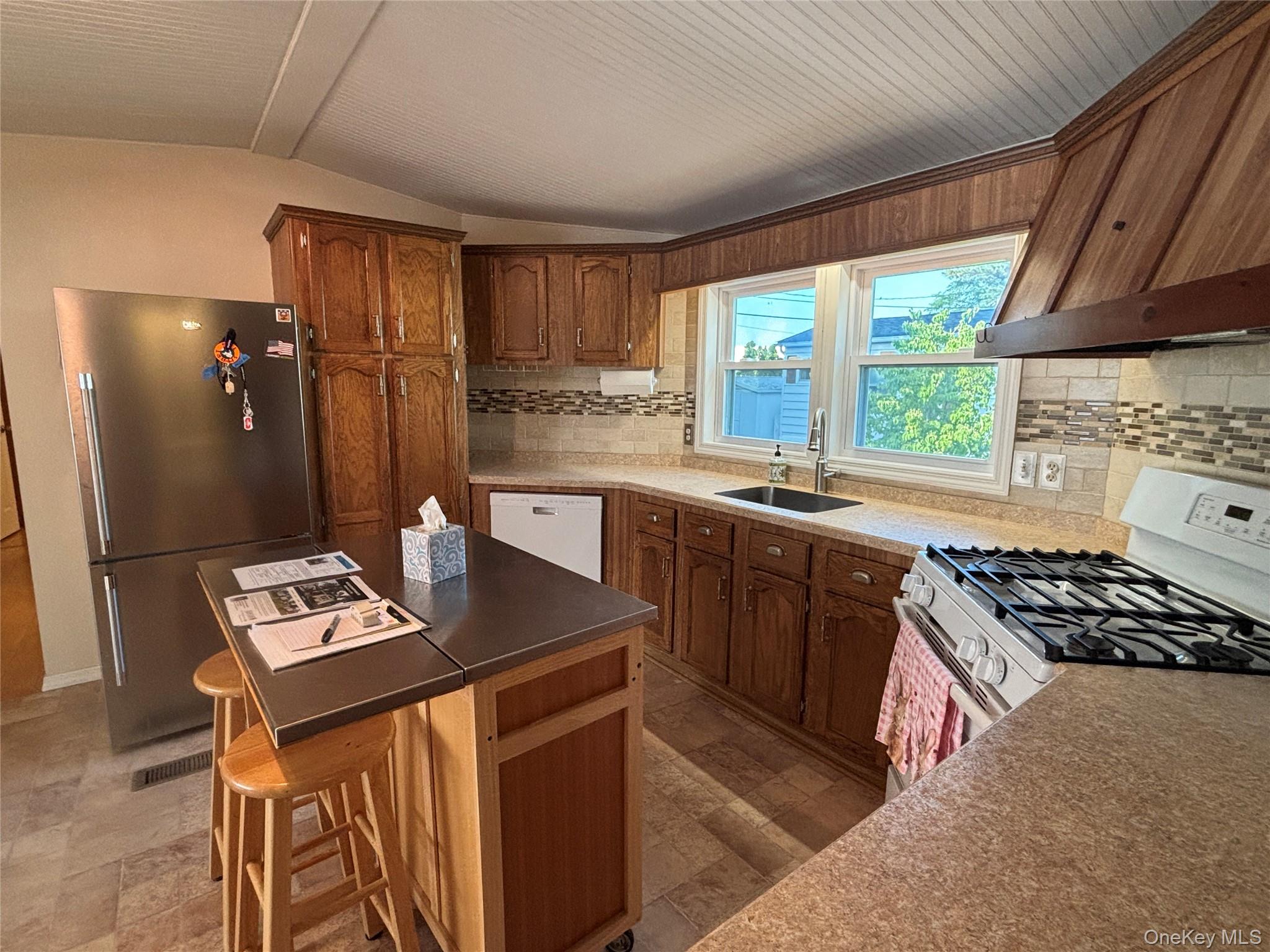 1661 Old Country Road, Unit 233 Riverhead, NY 11901 - Photo 11 of 35