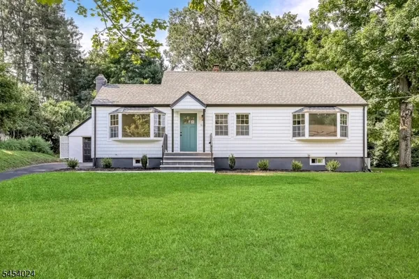 $829,999 | 924 Franklin Avenue, Franklin Lakes, NJ 07417