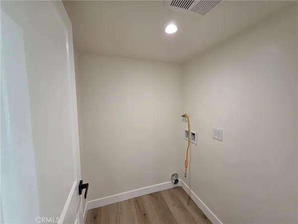 a view of room with empty room