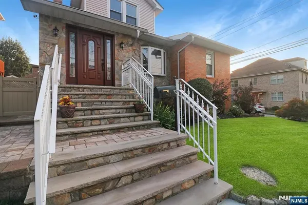 $2,250 | 426 Columbia Avenue, Unit 2, Cliffside Park, NJ 07010