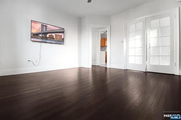 $2,250 | 426 Columbia Avenue, Unit 2, Cliffside Park, NJ 07010