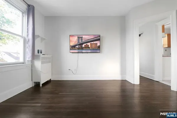 $2,250 | 426 Columbia Avenue, Unit 2, Cliffside Park, NJ 07010