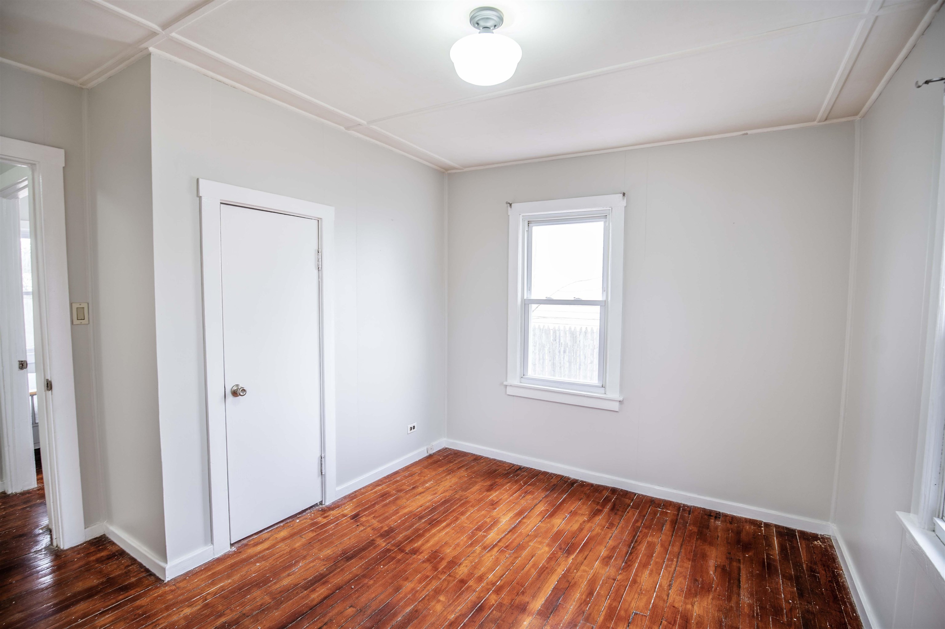 261 Bell Street Manchester, NH 03103 - Photo 18 of 28