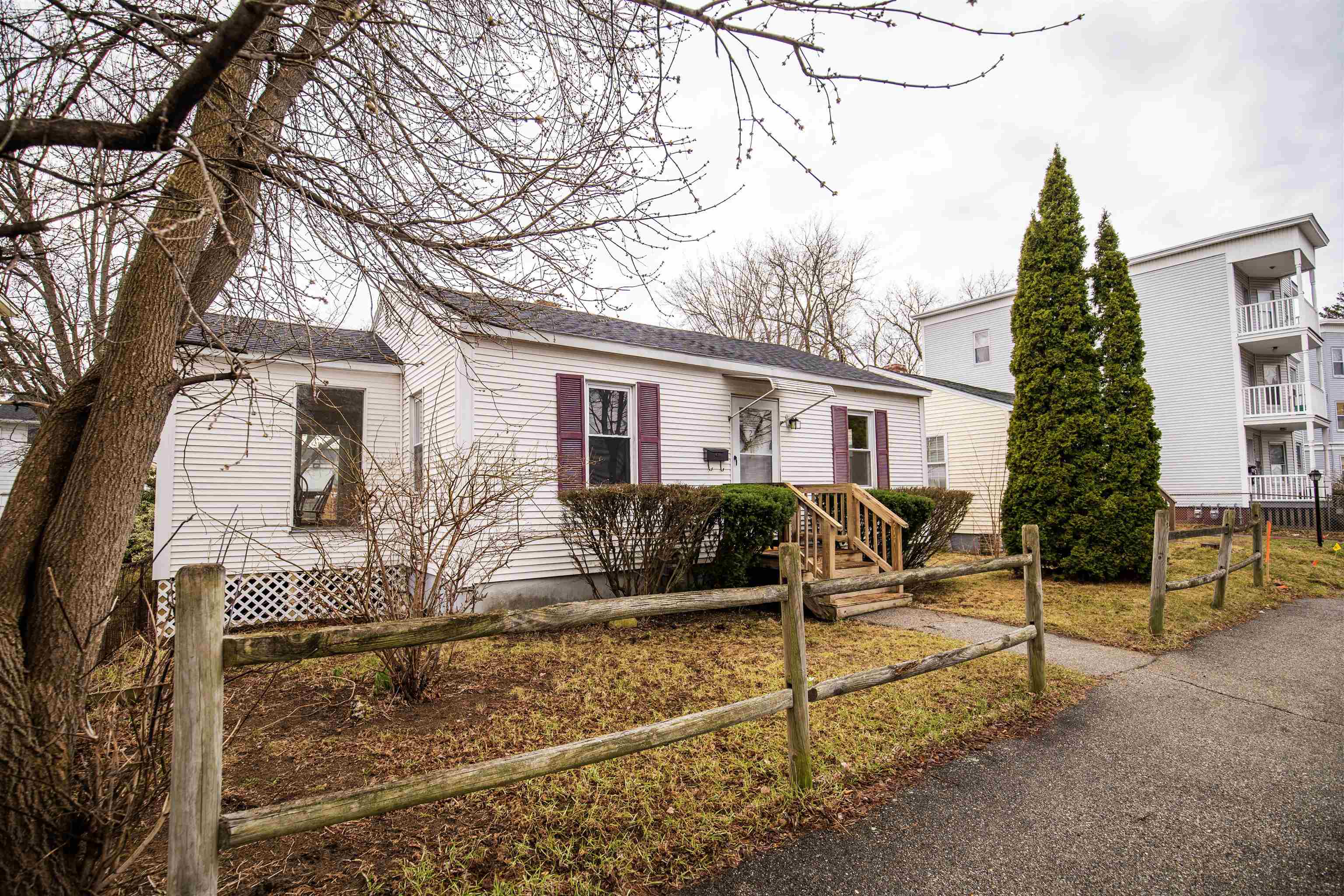 261 Bell Street Manchester, NH 03103 - Photo 2 of 28