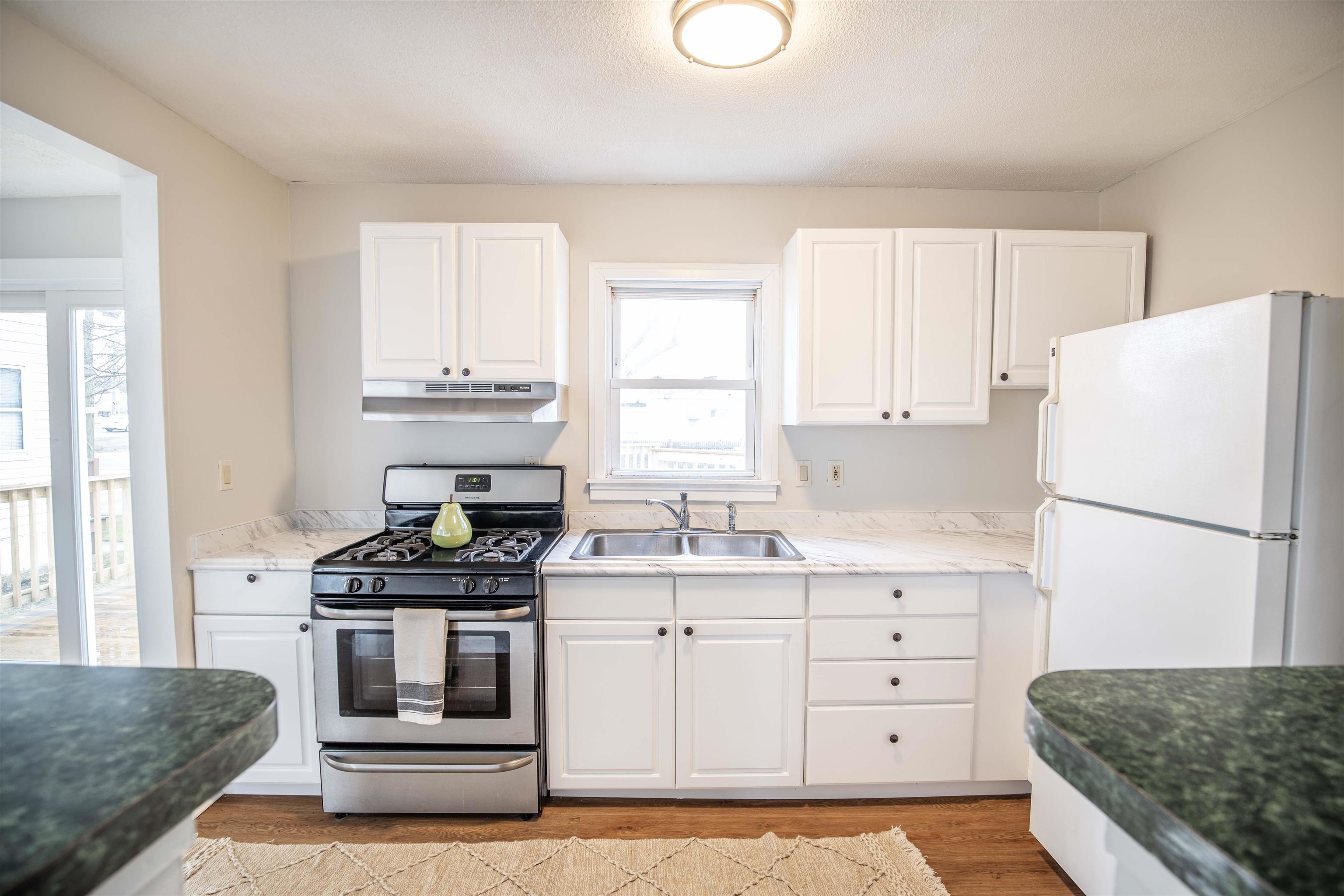 261 Bell Street Manchester, NH 03103 - Photo 3 of 28