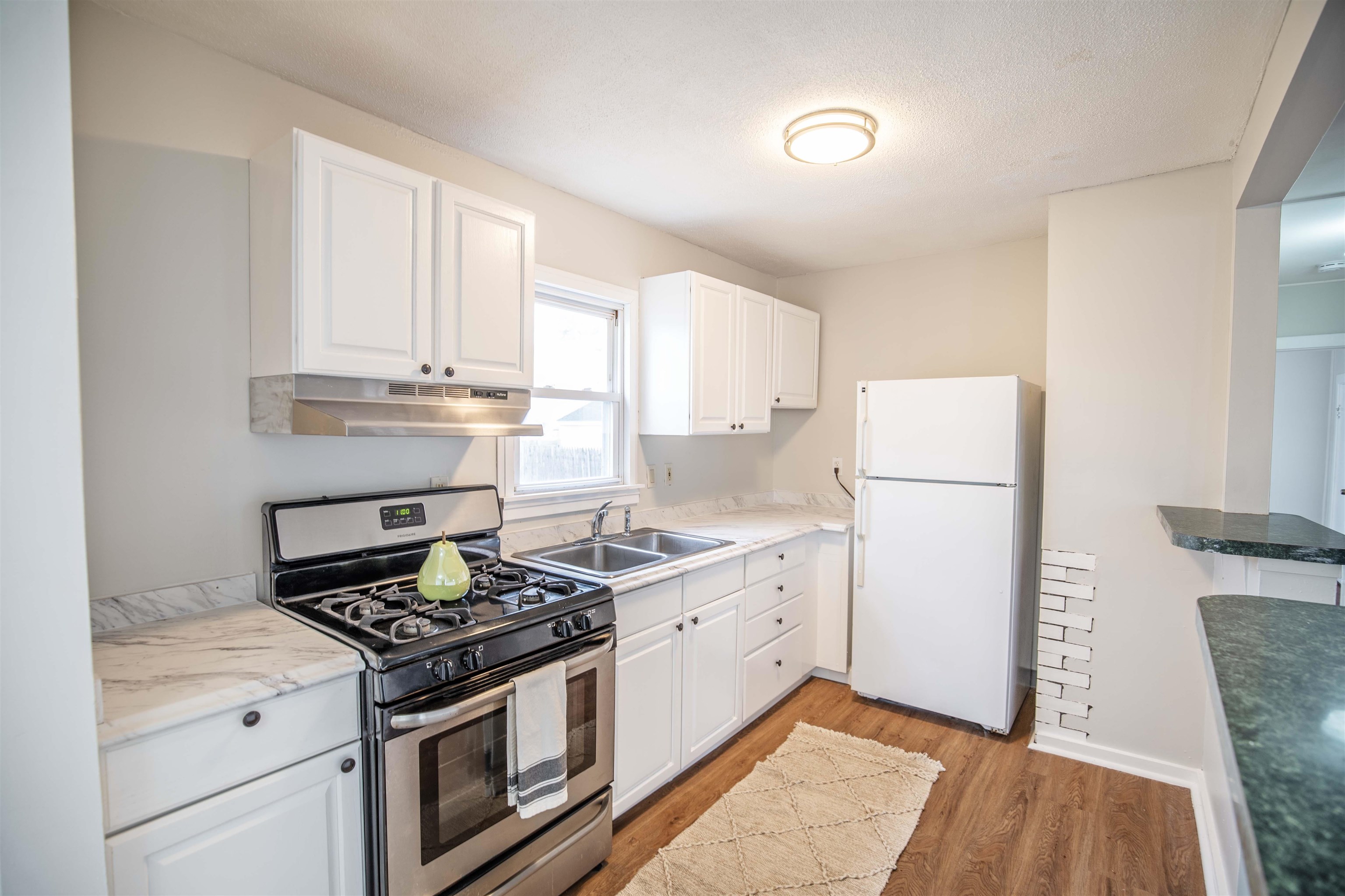 261 Bell Street Manchester, NH 03103 - Photo 4 of 28