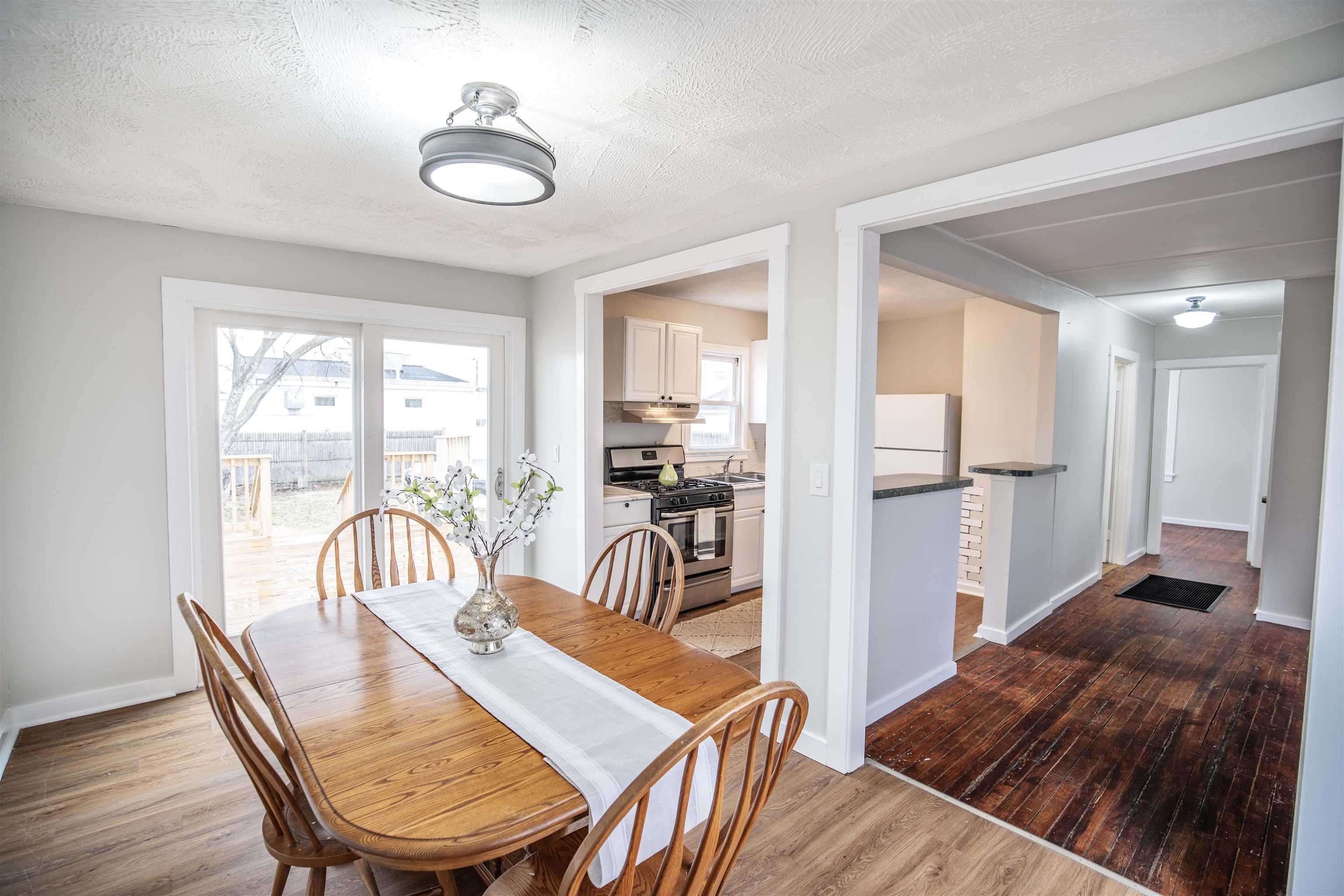 261 Bell Street Manchester, NH 03103 - Photo 8 of 28