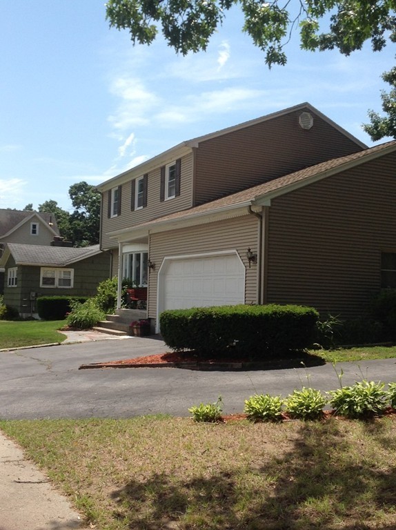 382 Springfield Street Springfield, MA 01107 - Photo 2 of 30 Gallery Image 2