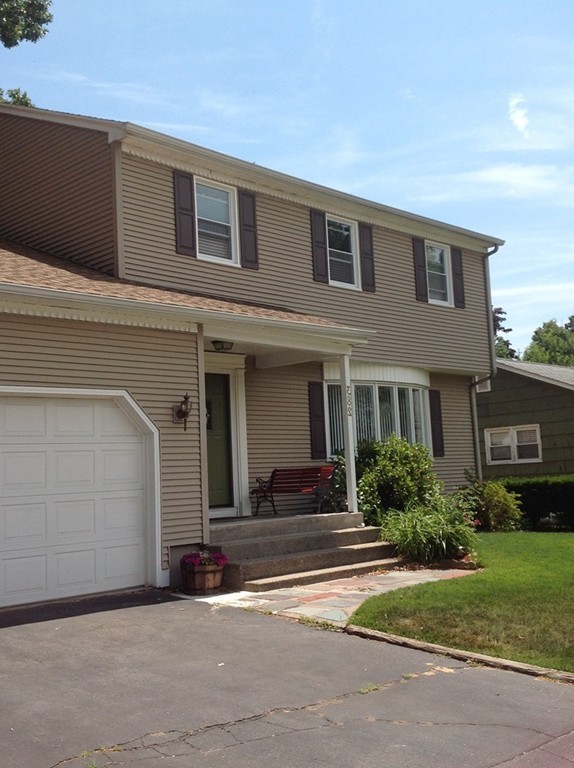 382 Springfield Street Springfield, MA 01107 - Photo 3 of 30 Gallery Image 3