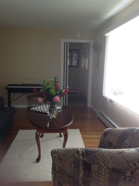 382 Springfield Street Springfield, MA 01107 - Photo 5 of 30 Gallery Image 5