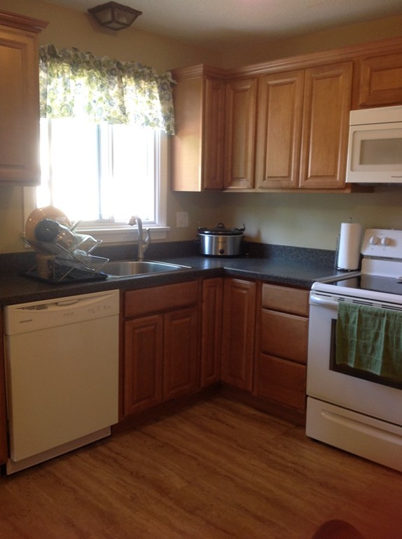 382 Springfield Street Springfield, MA 01107 - Photo 9 of 30 Gallery Image 9