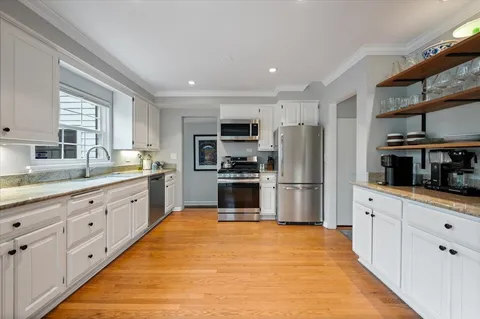 $949,000 | 530 Woodland Lane South, Northfield, IL 60093