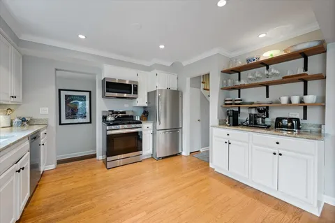 $949,000 | 530 Woodland Lane South, Northfield, IL 60093