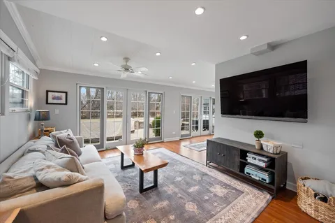 $949,000 | 530 Woodland Lane South, Northfield, IL 60093