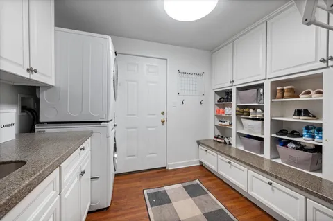 $949,000 | 530 Woodland Lane South, Northfield, IL 60093