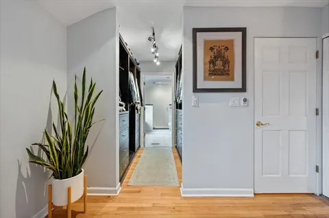 $949,000 | 530 Woodland Lane South, Northfield, IL 60093