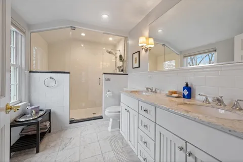 $949,000 | 530 Woodland Lane South, Northfield, IL 60093