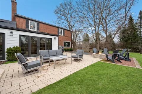 $949,000 | 530 Woodland Lane South, Northfield, IL 60093