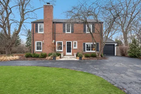 $949,000 | 530 Woodland Lane South, Northfield, IL 60093