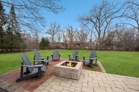 $949,000 | 530 Woodland Lane South, Northfield, IL 60093
