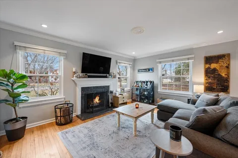 $949,000 | 530 Woodland Lane South, Northfield, IL 60093