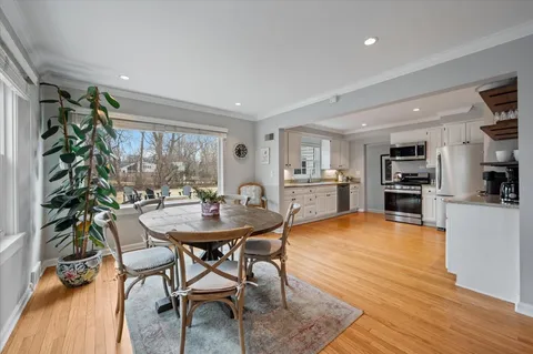 $949,000 | 530 Woodland Lane South, Northfield, IL 60093