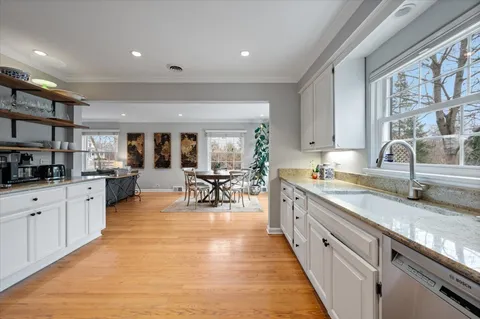 $949,000 | 530 Woodland Lane South, Northfield, IL 60093