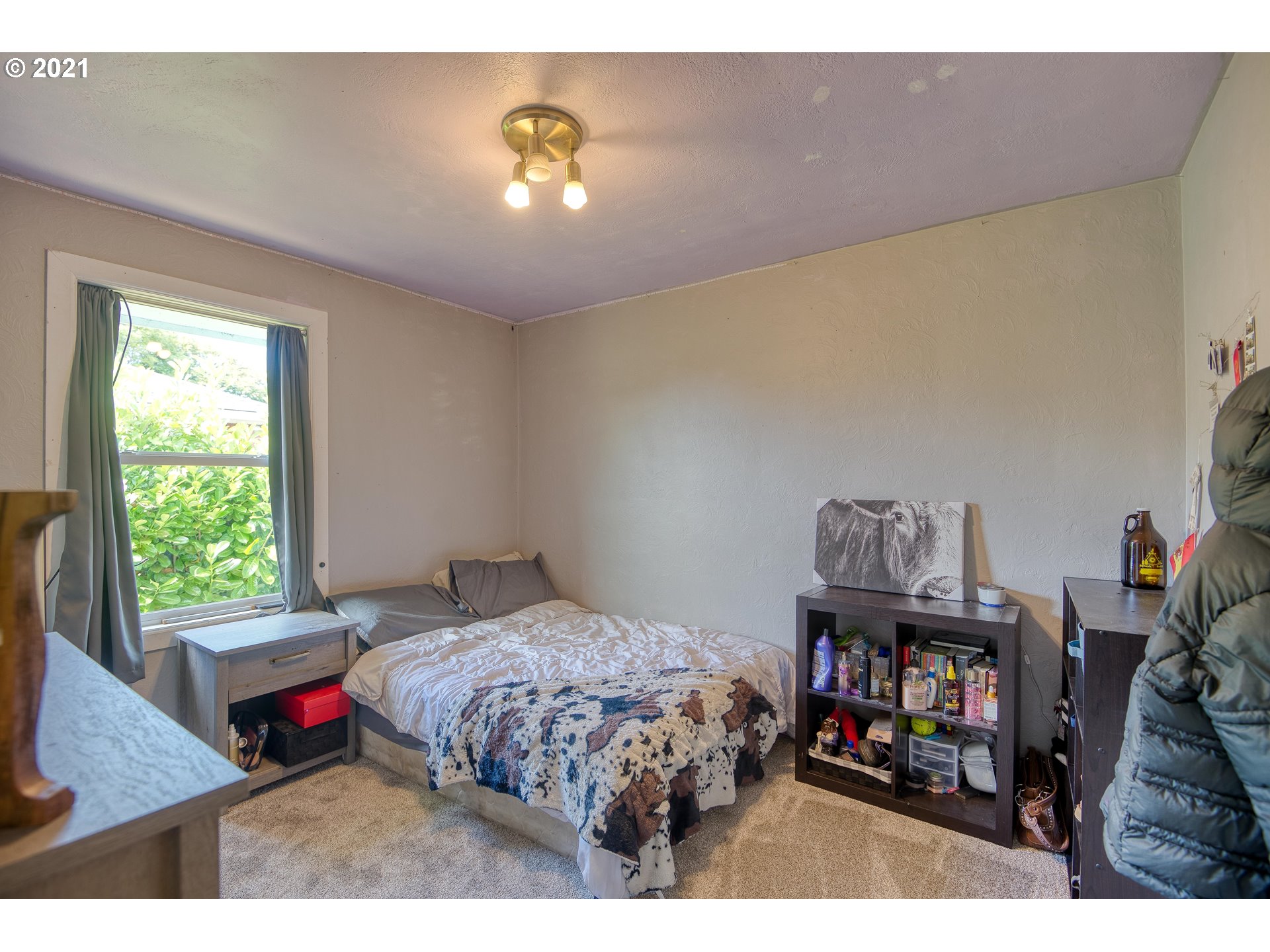 282 South Morrison Street Coos Bay, OR 97420 - Photo 20 of 29 a bedroom with a bed and a chandelier