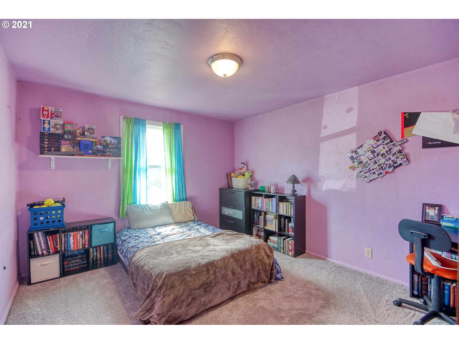 282 South Morrison Street Coos Bay, OR 97420 - Photo 22 of 29 a bedroom with a bed and a bookshelf in it