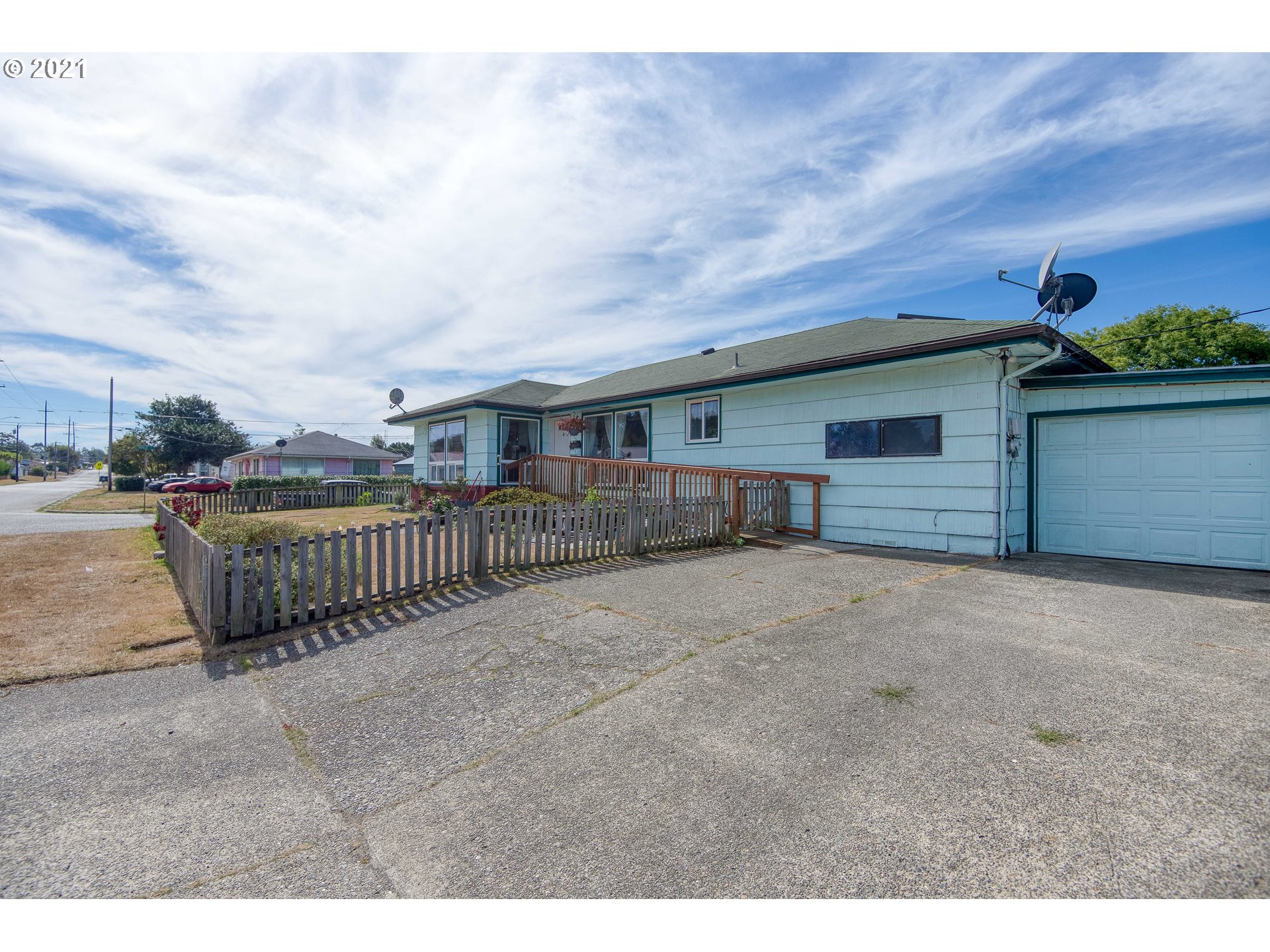 282 South Morrison Street Coos Bay, OR 97420 - Photo 3 of 29 a view of a terrace