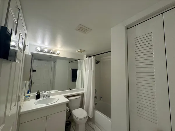 $2,250 | 2600 South University Drive, Unit 309, Davie, FL 33328