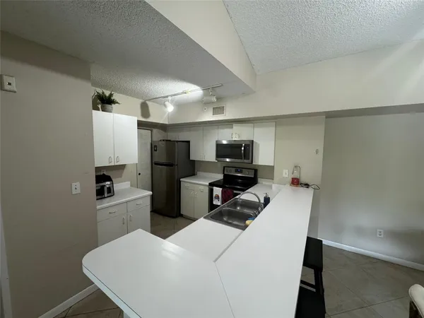 $2,250 | 2600 South University Drive, Unit 309, Davie, FL 33328