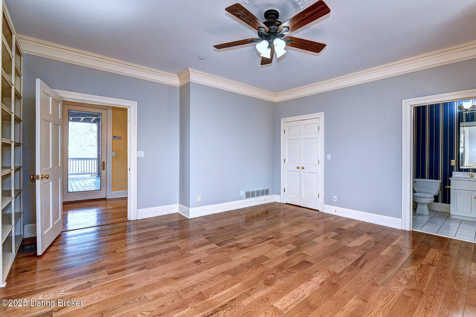 4226 Dolphin Road Louisville, KY 40220 - Photo 48 of 125 1st floor Primary BR with Ensuite Full Bathroom