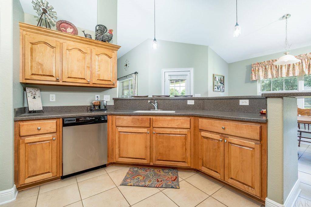 5413 Heatherton Road Milton, FL 32570 - Photo 4 of 43 Gallery Image 4