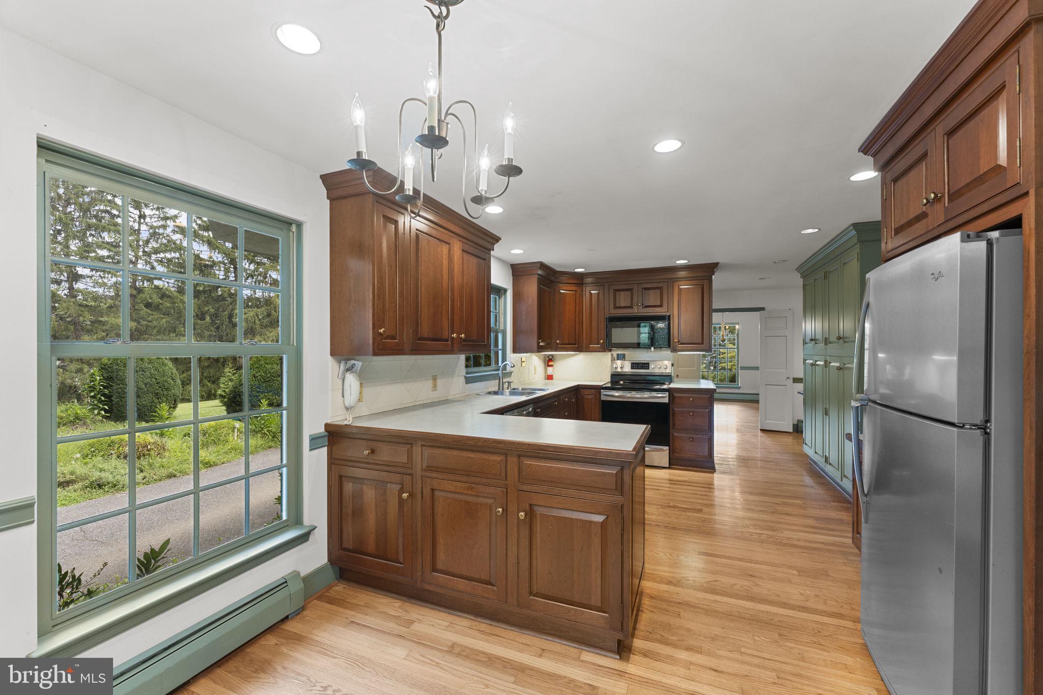 1531 Waynesborough Road Paoli, PA 19301 - Photo 10 of 42 Kitchen wth breakfast nook.