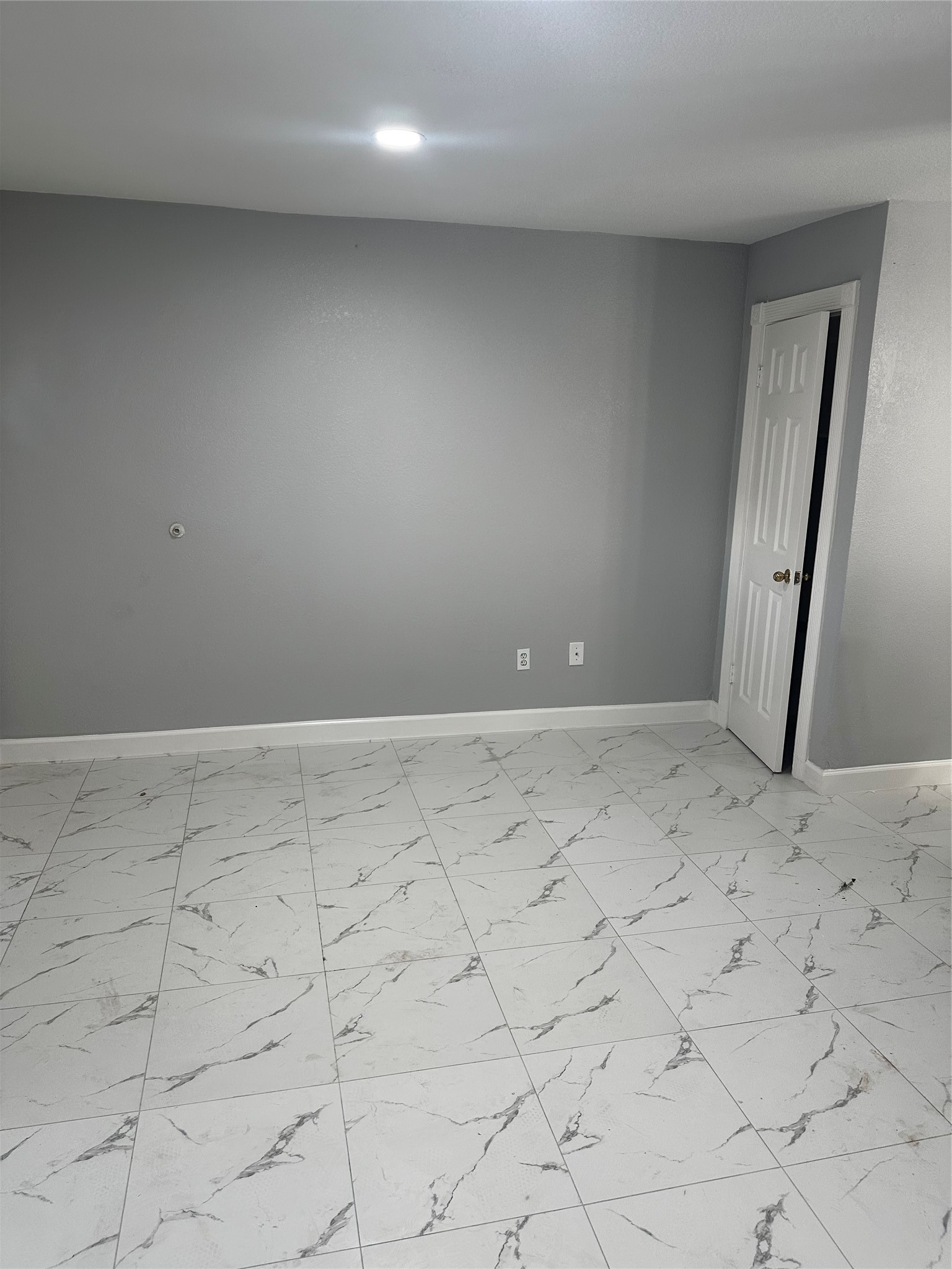 9505 Neuens Road, Unit 10 Houston, TX 77080 - Photo 5 of 7 a view of room