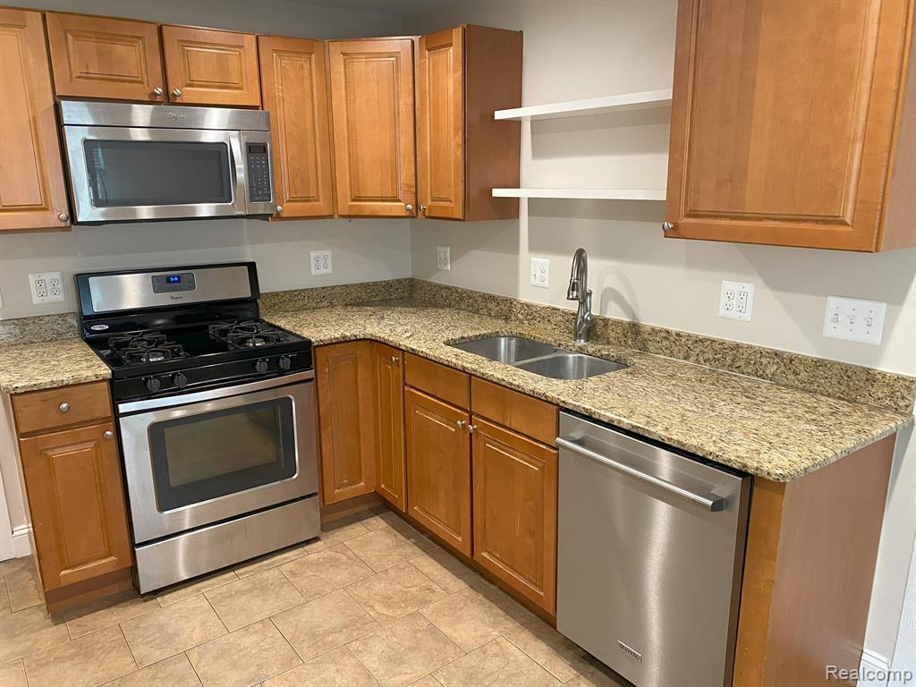 319 Oak Street Rochester, MI 48307 - Photo 7 of 26