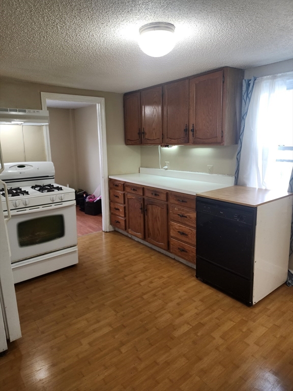 34 Spring Street Chicopee, MA 01013 - Photo 11 of 17