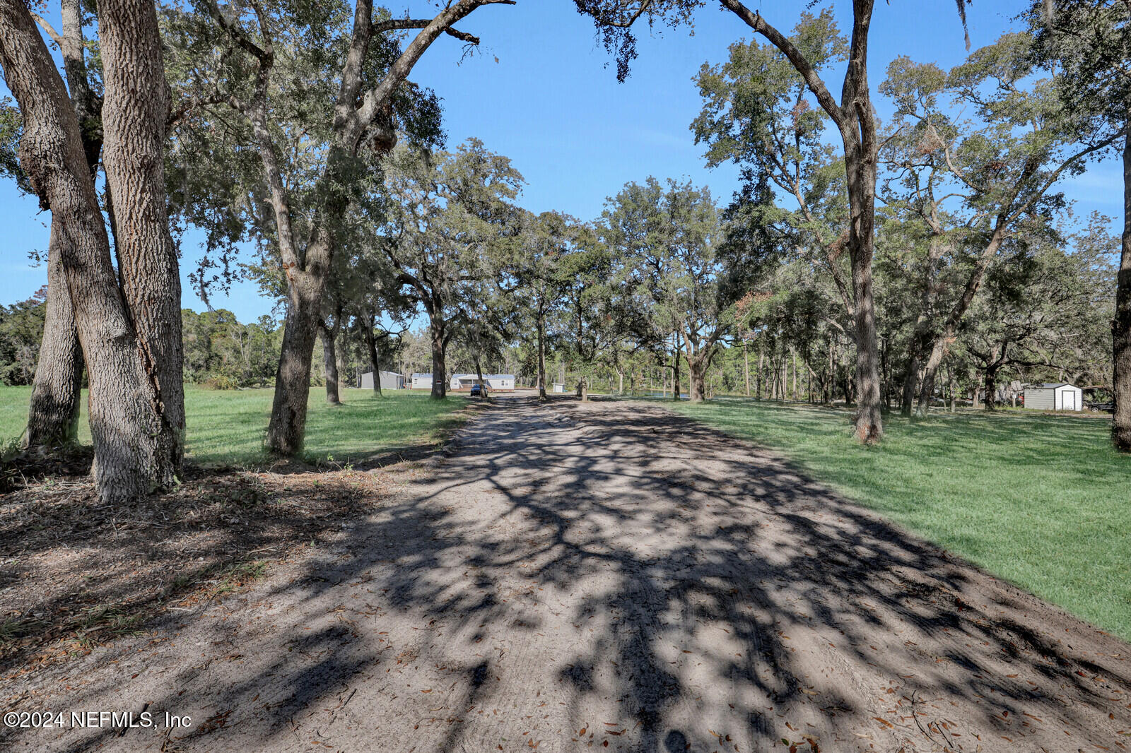 141 Woods Road San Mateo, FL 32187 - Photo 2 of 64 04_0H3A6570_mls