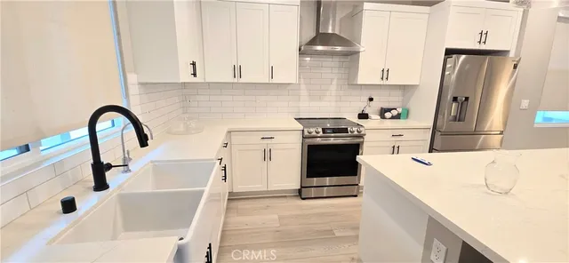 a close view of washer and dryer