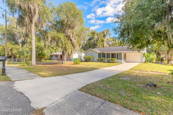 $2,200 | 109 South Colorado Avenue, Unit A, DeLand, FL 32724